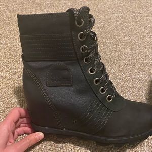 Black, Sorel, wedge heel winter boots